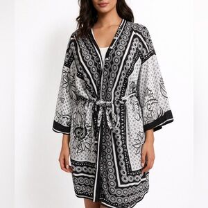 Black and White Patterned Kimono Robe Size M/L